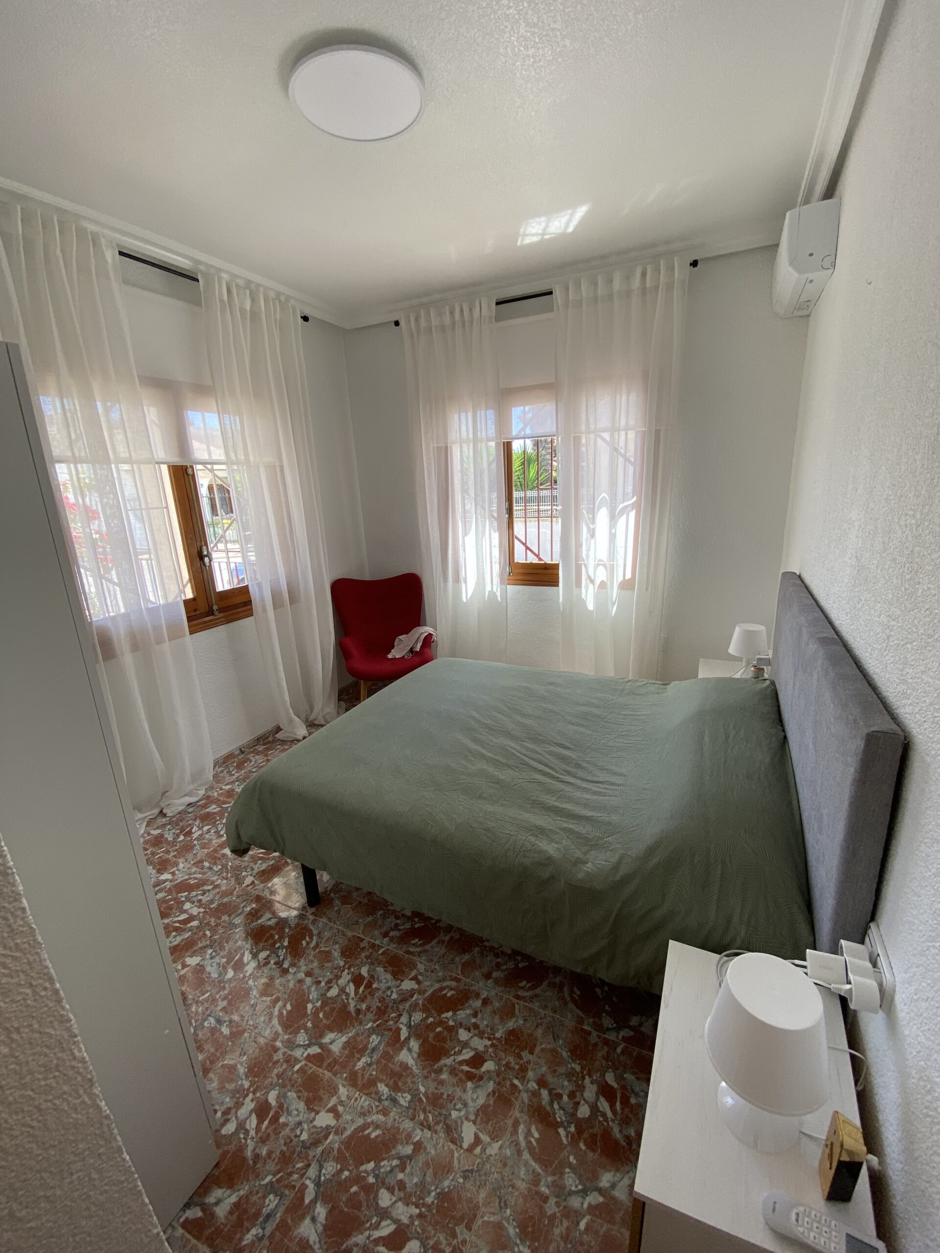 Schlafzimmer 1